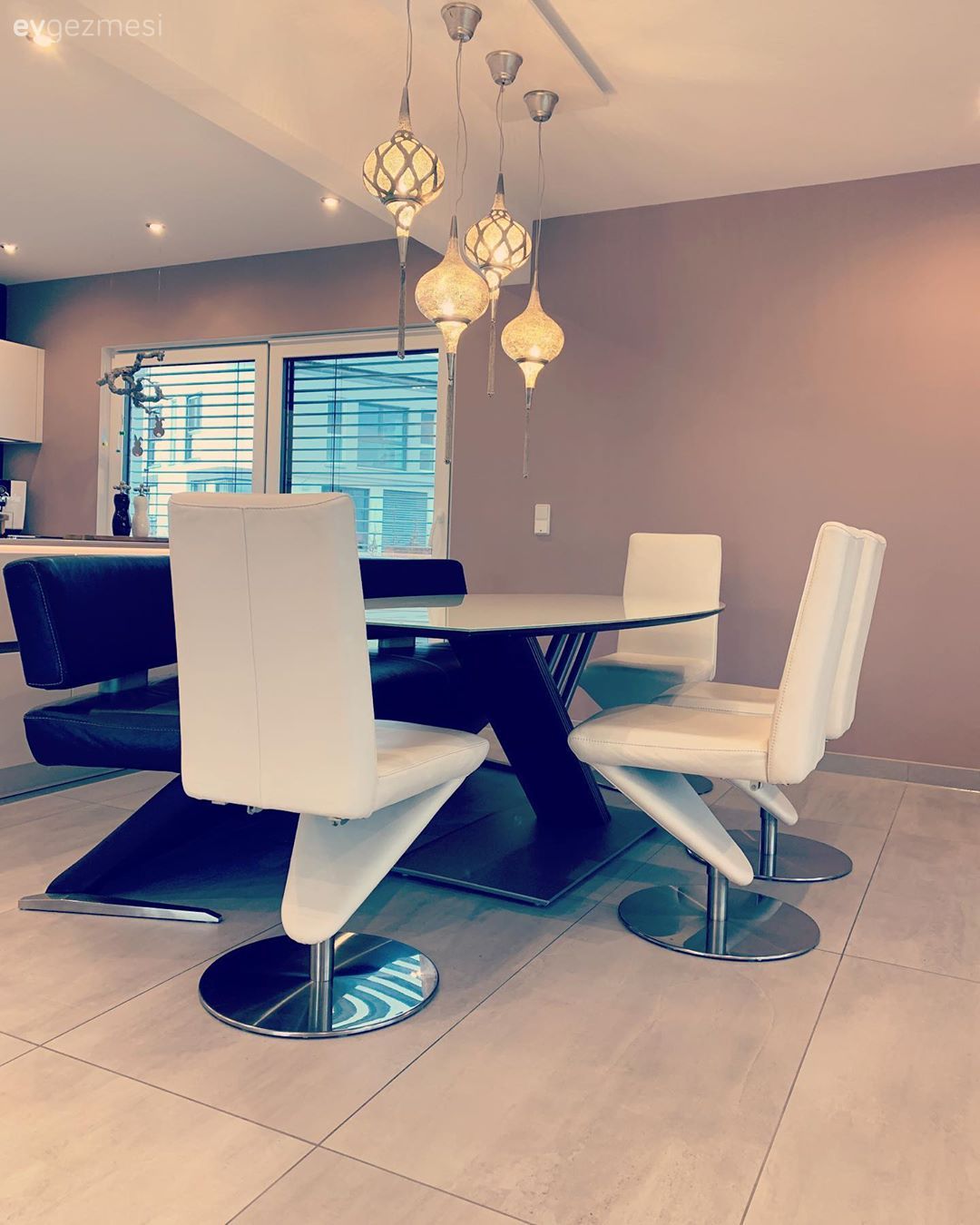 Ev Gezmesi: Endüstriyel Detayları İçine Alan Bir Dekor