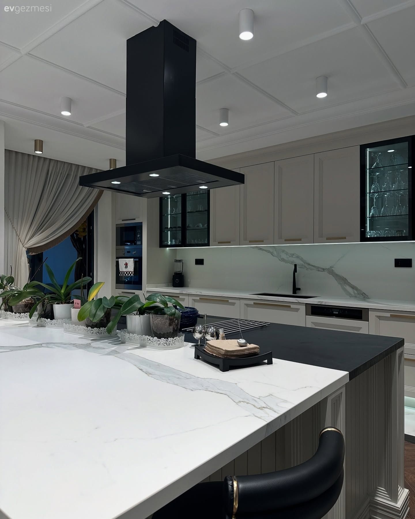 Son Teknolojilerin Kullanıldığı Bu Mutfak Hem İddialı Hem Samimi