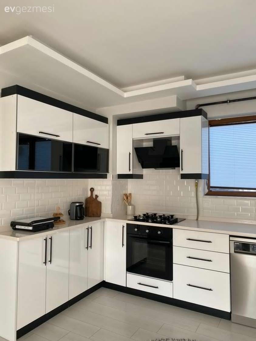 Mutfak, Beyaz, Siyah, Mutfak tezgahı, Mutfak tezgah arası, Tezgah arası seramik, Ankastre, Mutfak halısı, Mutfak aksesuarları, Davlumbaz, Dekoratif Objeler