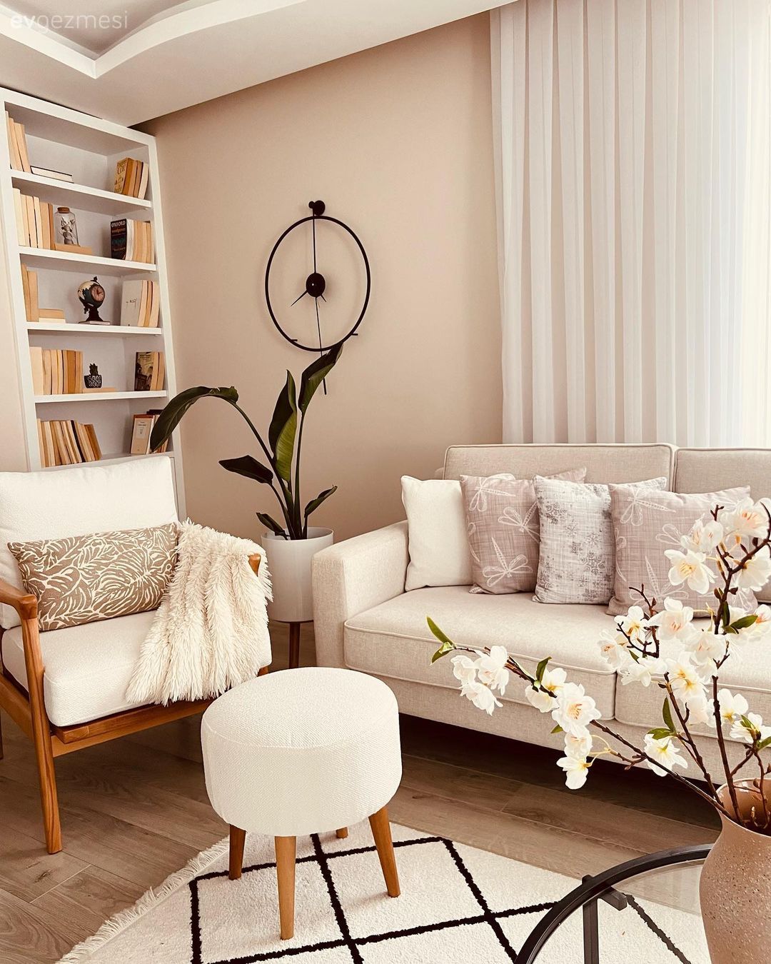 Salon, İskandinav, Beyaz, Krem, Bej, Koltuk takımı, Berjer, Puf, Kitaplık, Halı, Salon halısı