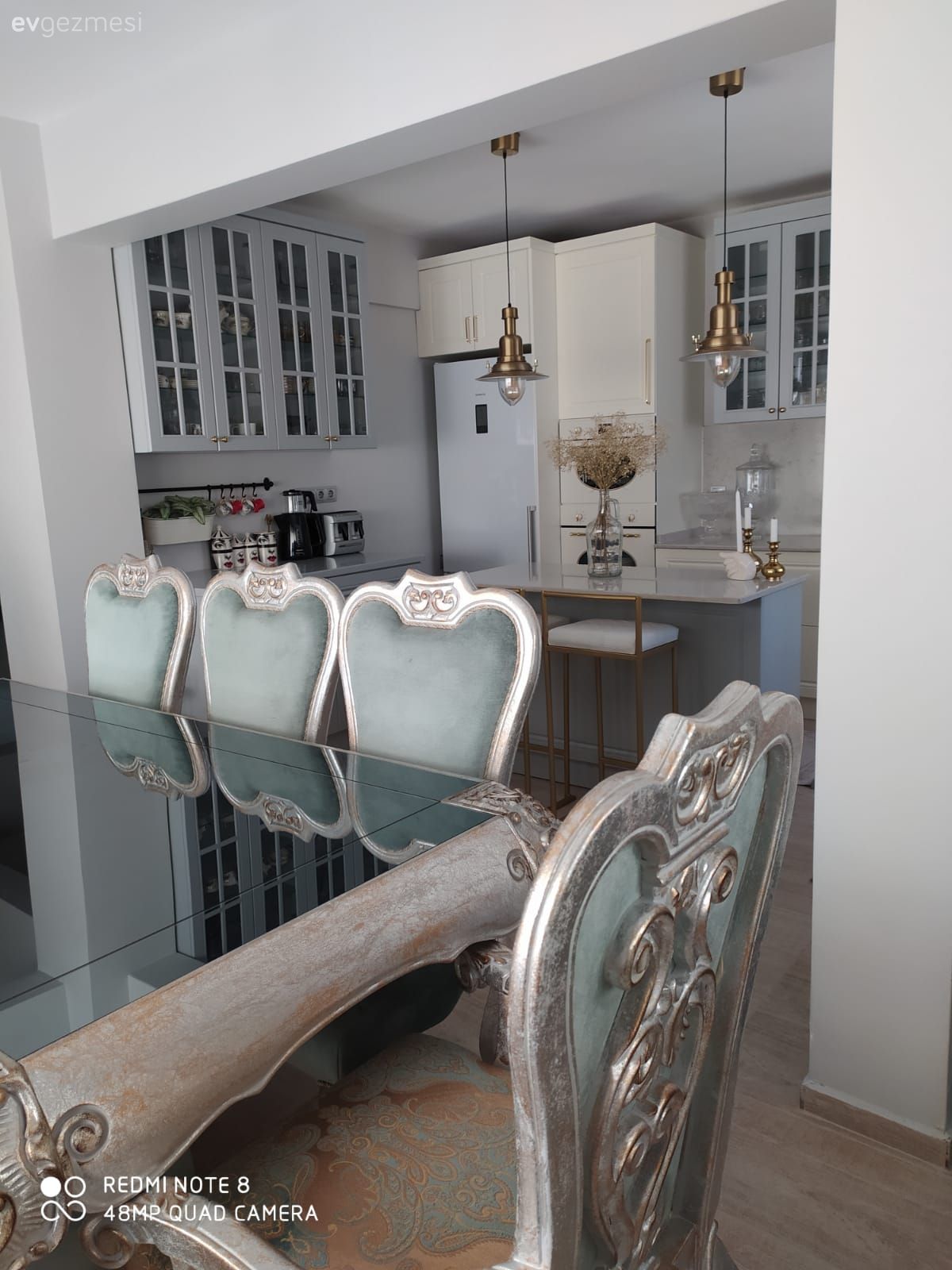 Mutfak, Beyaz, Mavi, Country, Oymalı mobilya, Sandalye, Yemek masası, Altın, Amerikan Mutfak, Ada mutfak, Mutfak Avize Modelleri, Vazo, Ev Aksesuar, Yapay çiçekler