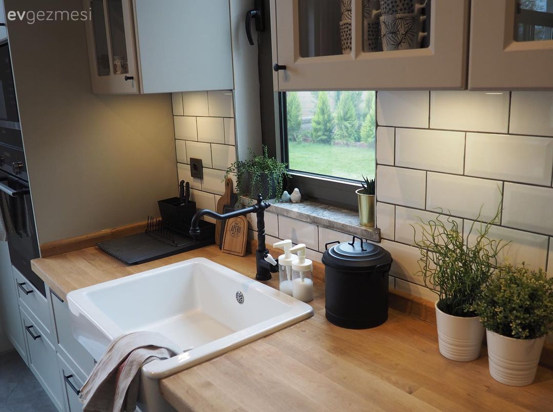 Ahşap mutfak tezgahı, Mutfak tezgahı, Beyaz, Mutfak tezgah arası, Metro seramik, Seramik, Mutfak aksesuarları, Mutfak