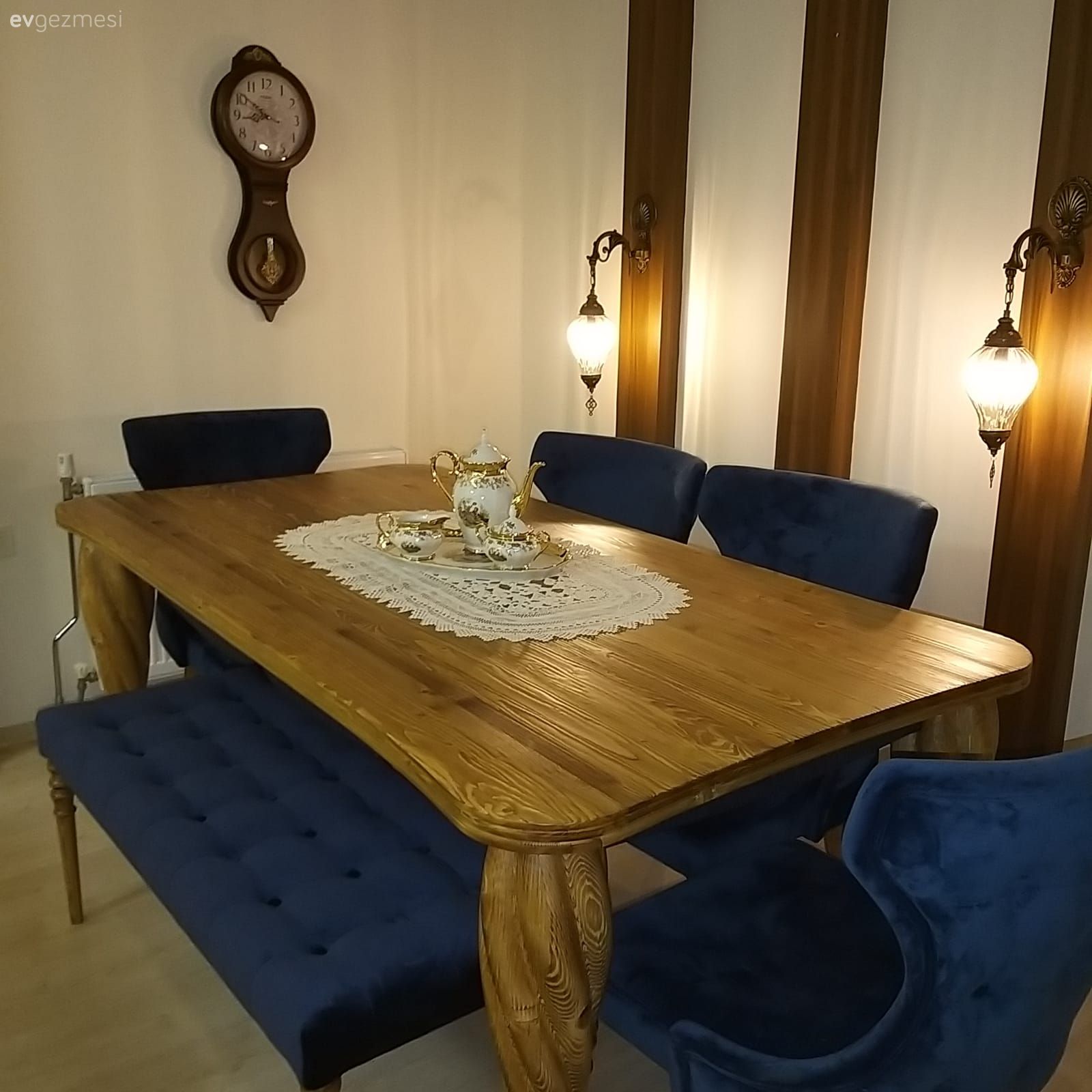 Bu Salonun Her Yerine Ahşabın Sıcaklığı Sinmiş