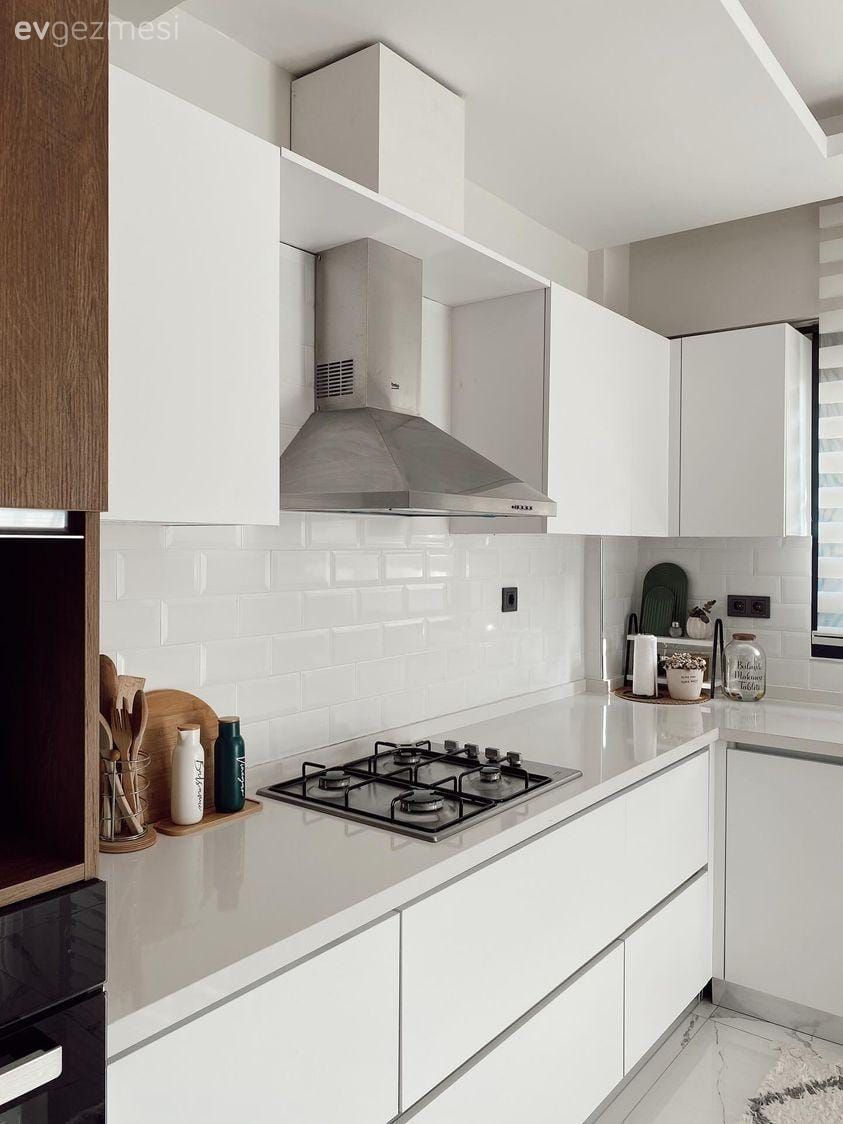 Mutfak, Modern mutfak, Beyaz, Siyah, Kulpsuz mutfak dolabı, Mutfak tezgahı, Mutfak tezgah arası, Tezgah arası seramik, Ankastre