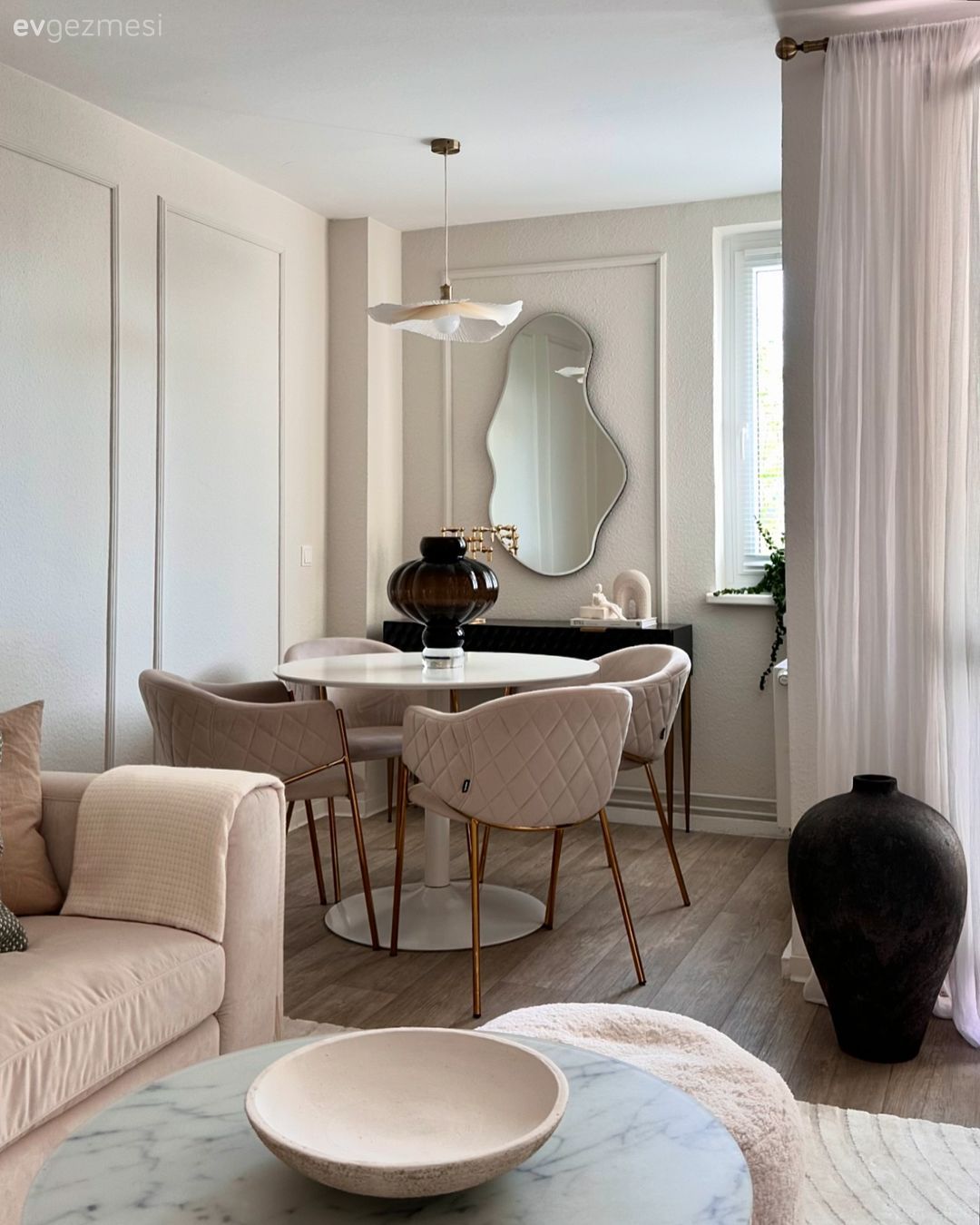 Yemek Odası, Modern, Krem, Bej, Beyaz, Altın, Ayna, Duvar çıtalama, Vazo, Ev Aksesuar, Kahverengi