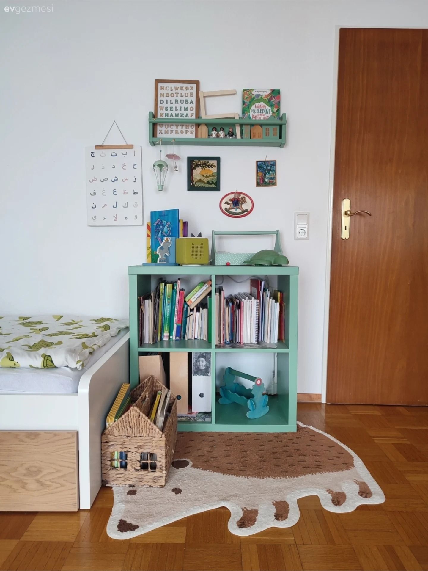 Çocuk Odası, Beyaz, Yeşil, Duvar rafı, Duvar dekorasyonu, Paspas