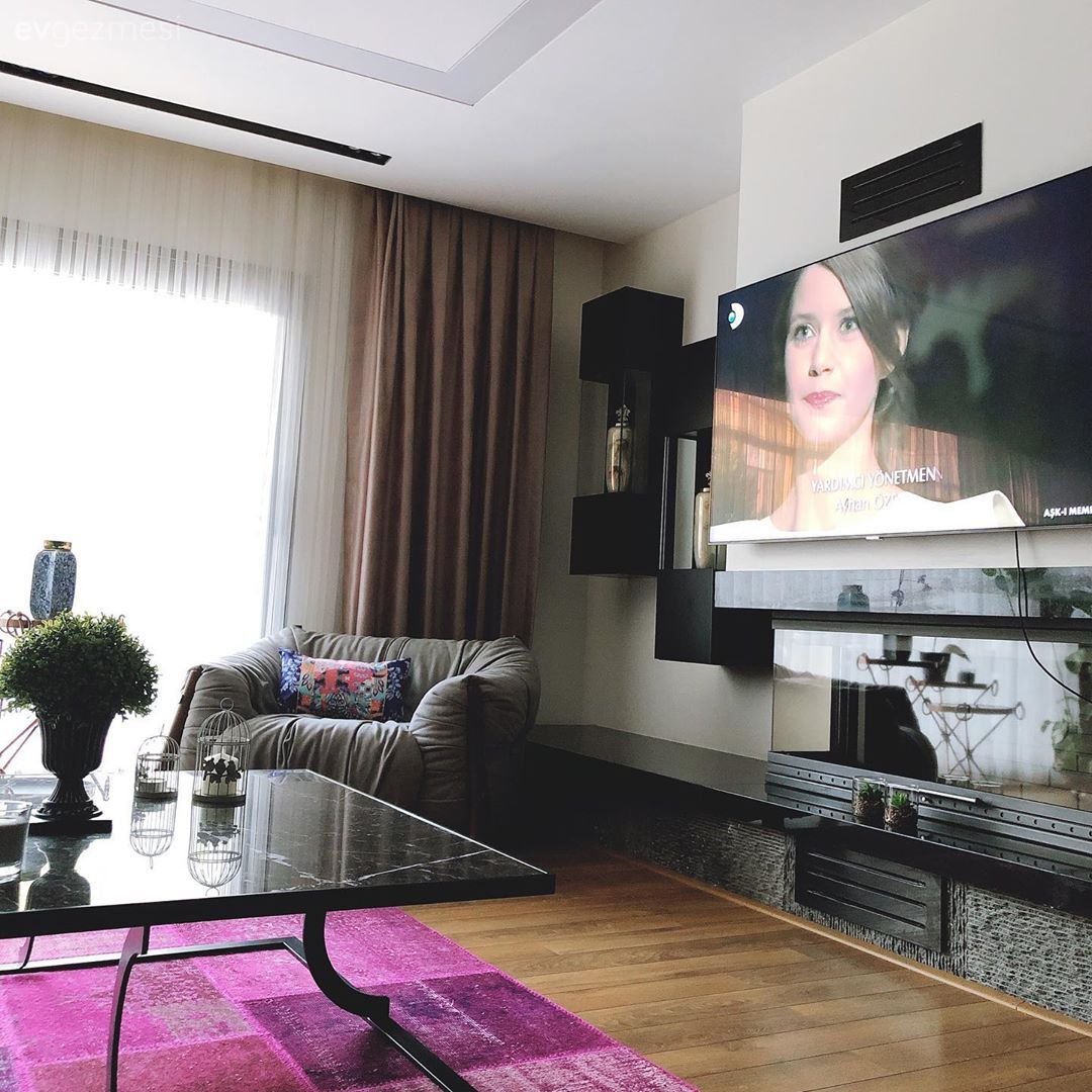 Bu İzmir Evinin İçinde Canlı Renkler Nöbetleşe Çalışıyor!