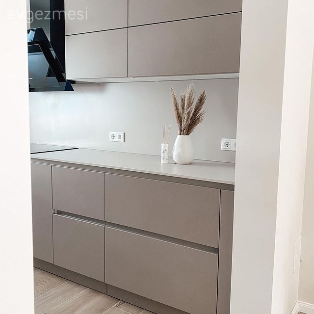 Beyaz, Vizon, Gri, Mutfak tezgahı, Mutfak, Mutfak tezgah arası, Tezgah arası seramik, Ankastre, Davlumbaz