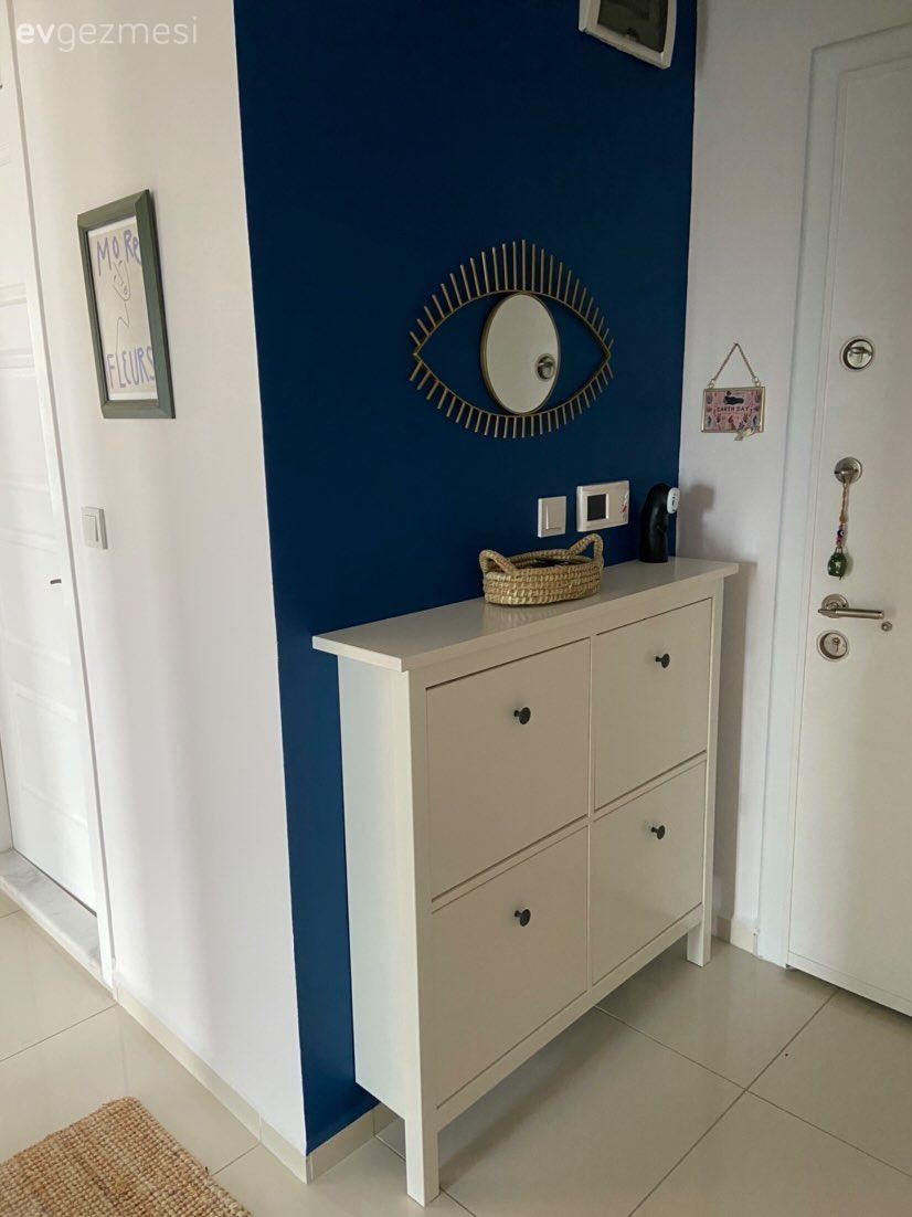 Antre, Dresuar, Beyaz, Mavi duvar, Duvar dekorasyonu