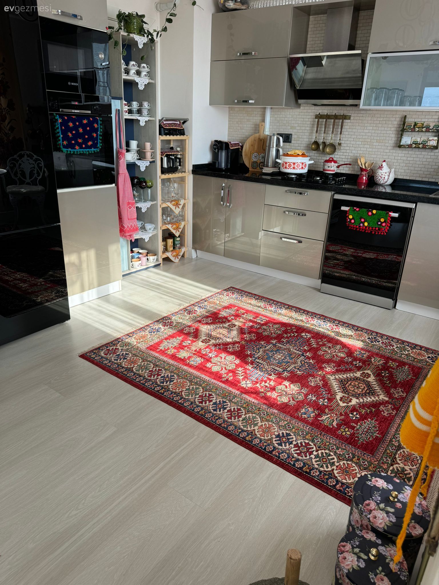 Halıdan Perdeye Her Detayıyla Geçmişe Yolculuk Yapan Bir Trabzon Evi!