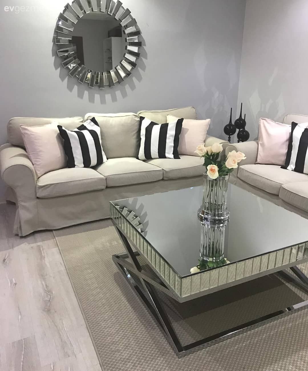 Ev Gezmesi: İzmir'den Konforlu ve Işıltılı Bir Dekor