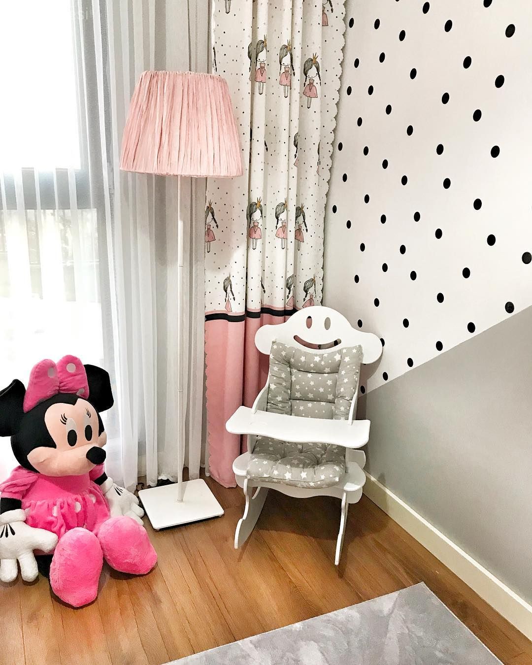 Çocuk Odası, Çocuk odası duvar dekorasyonu, Beyaz, Gri, Pembe, Çocuk odası perdesi, Lambader, Aydınlatma