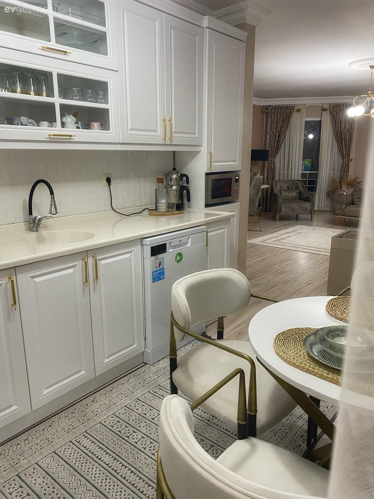 Bu Ordu Mutfağı Beyazı Her Tonuyla İçinde Saklamış