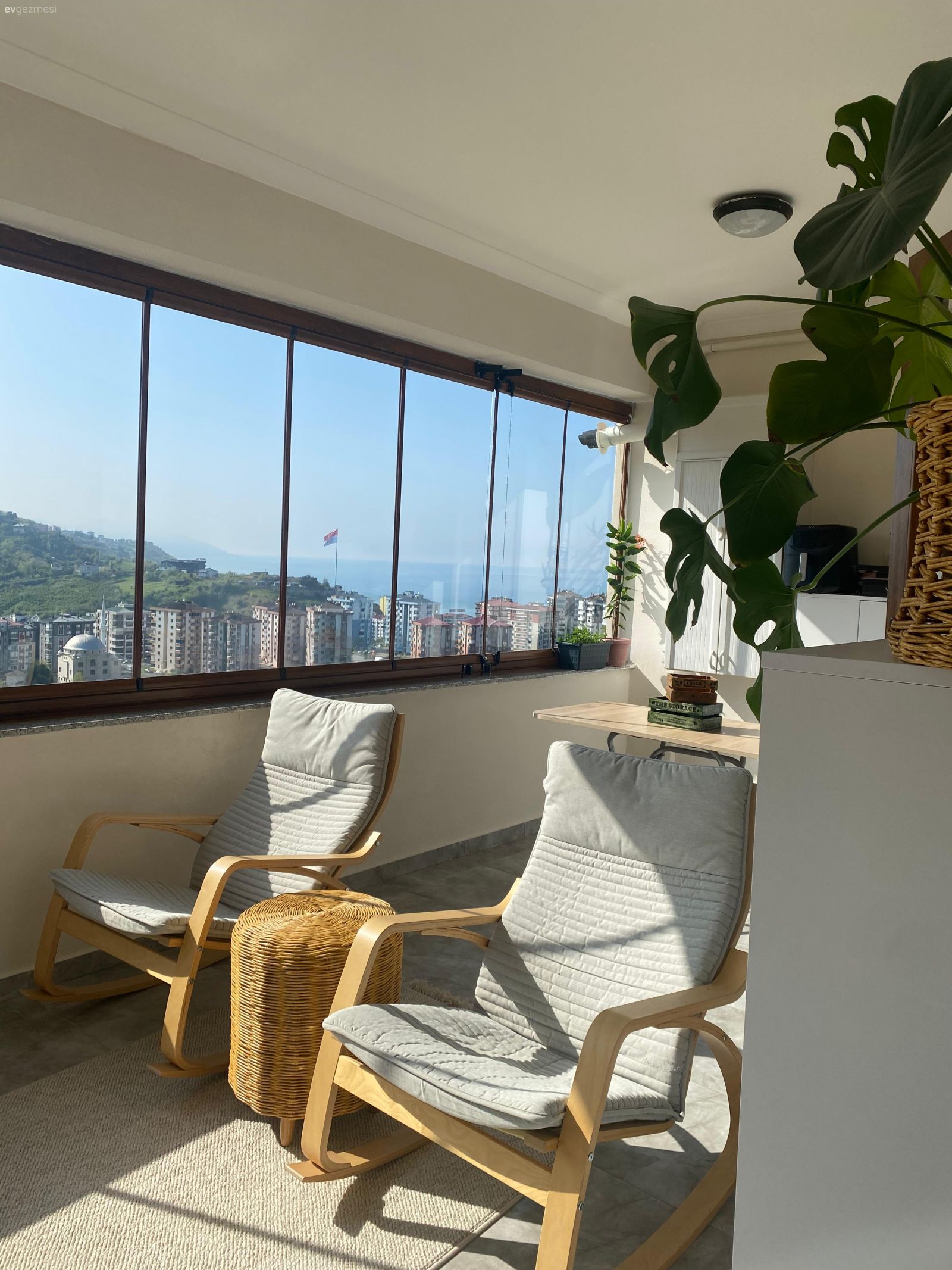 Bu Trabzon Evinde Balkondan Salona Her Yer Enerjik