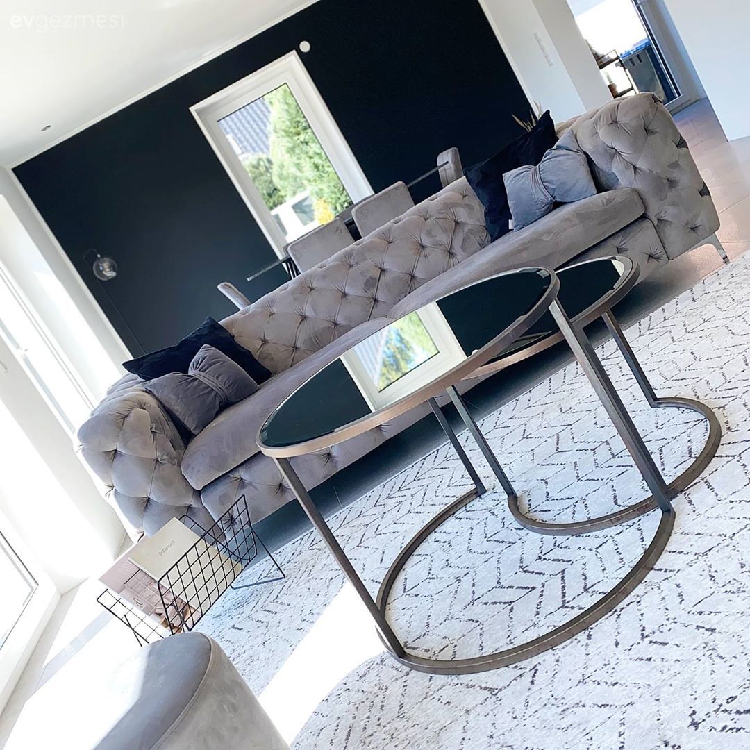 Antrasit duvar, Modern chesterfield, Koltuk takımı, Siyah, Gri, Yuvarlak sehpa, Sehpa, Sandalye, Yemek masası, Metal ayaklı sehpa, Halı, Salon halısı, Modern