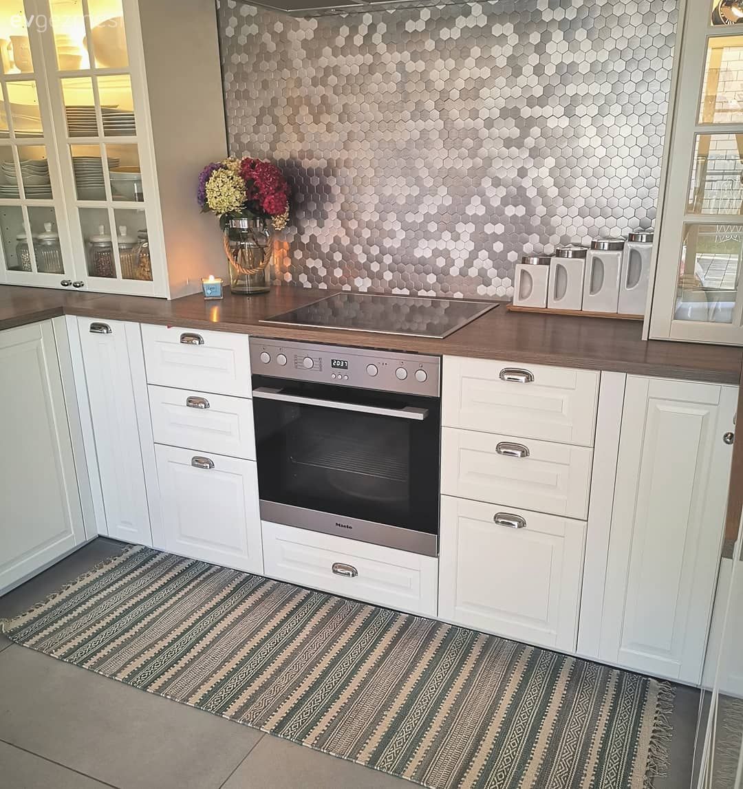 Amerikan Mutfak, Mutfak, Beyaz, Ayna tezgah arası, Mutfak tezgah arası, Shaker kapaklı dolaplar, Mutfak tezgahı, Ahşap mutfak tezgahı, Ankastre, Davlumbaz, Mutfak halısı