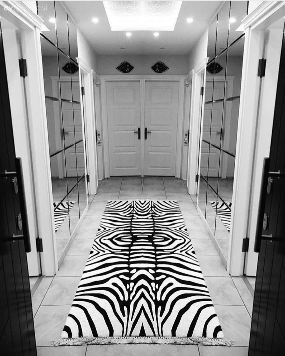 Antre, Ayna kapaklı vestiyer, Ayna, Antre halısı, Spot aydınlatma, Aydınlatma, Led aydınlatma, Zemin seramikleri