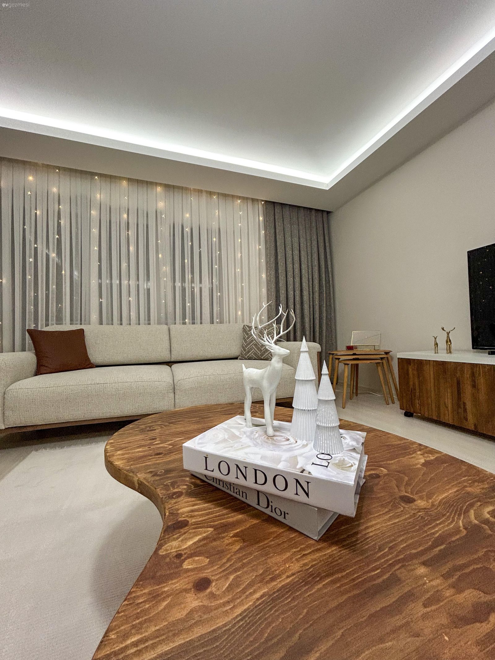 Değişmedik Tek Yeri Kalmayan Bu Evde Ahşap Mobilyalar El Emeği