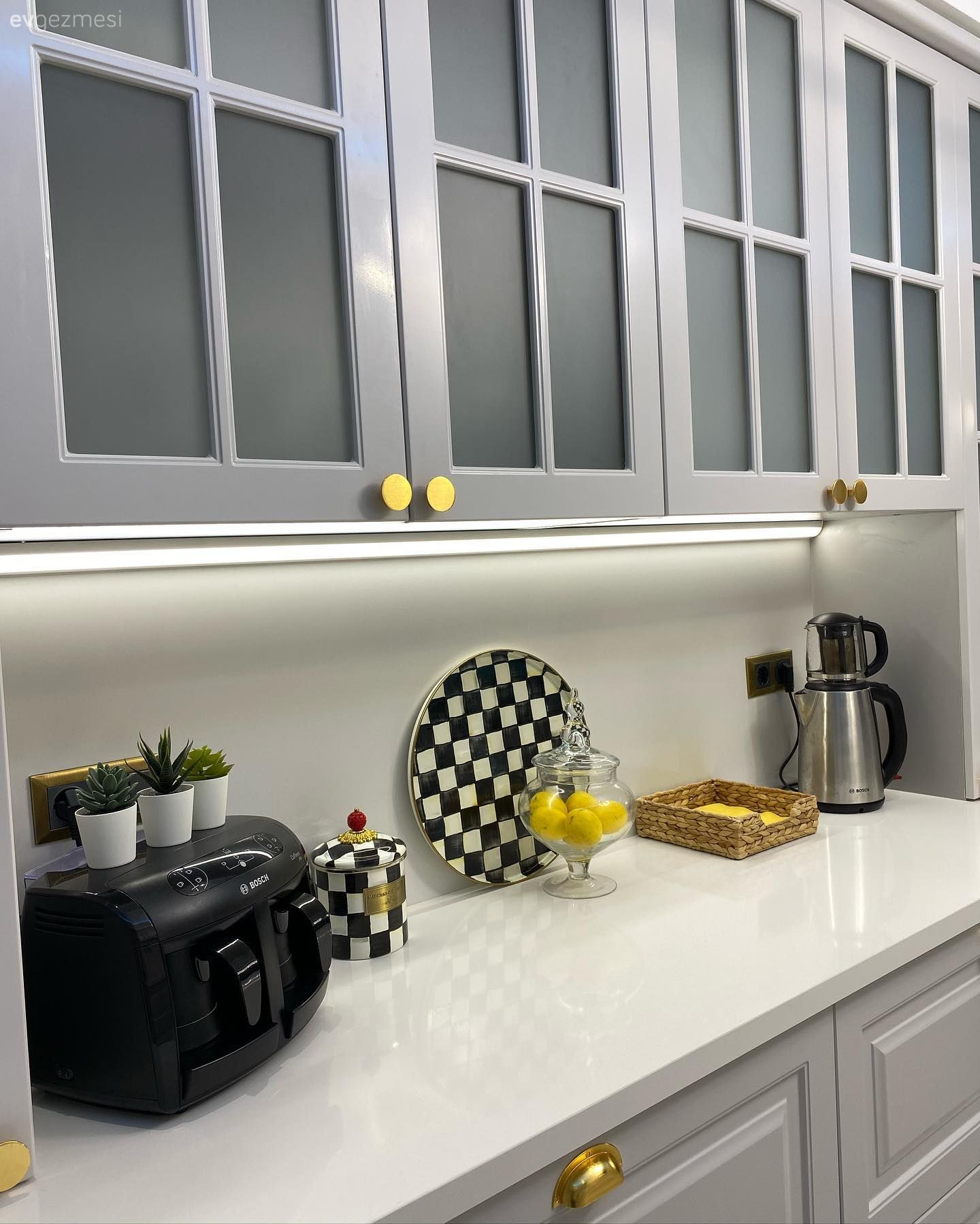 Mutfak Dolapları İçin Hangi Camı Tercih Edebilirsiniz?