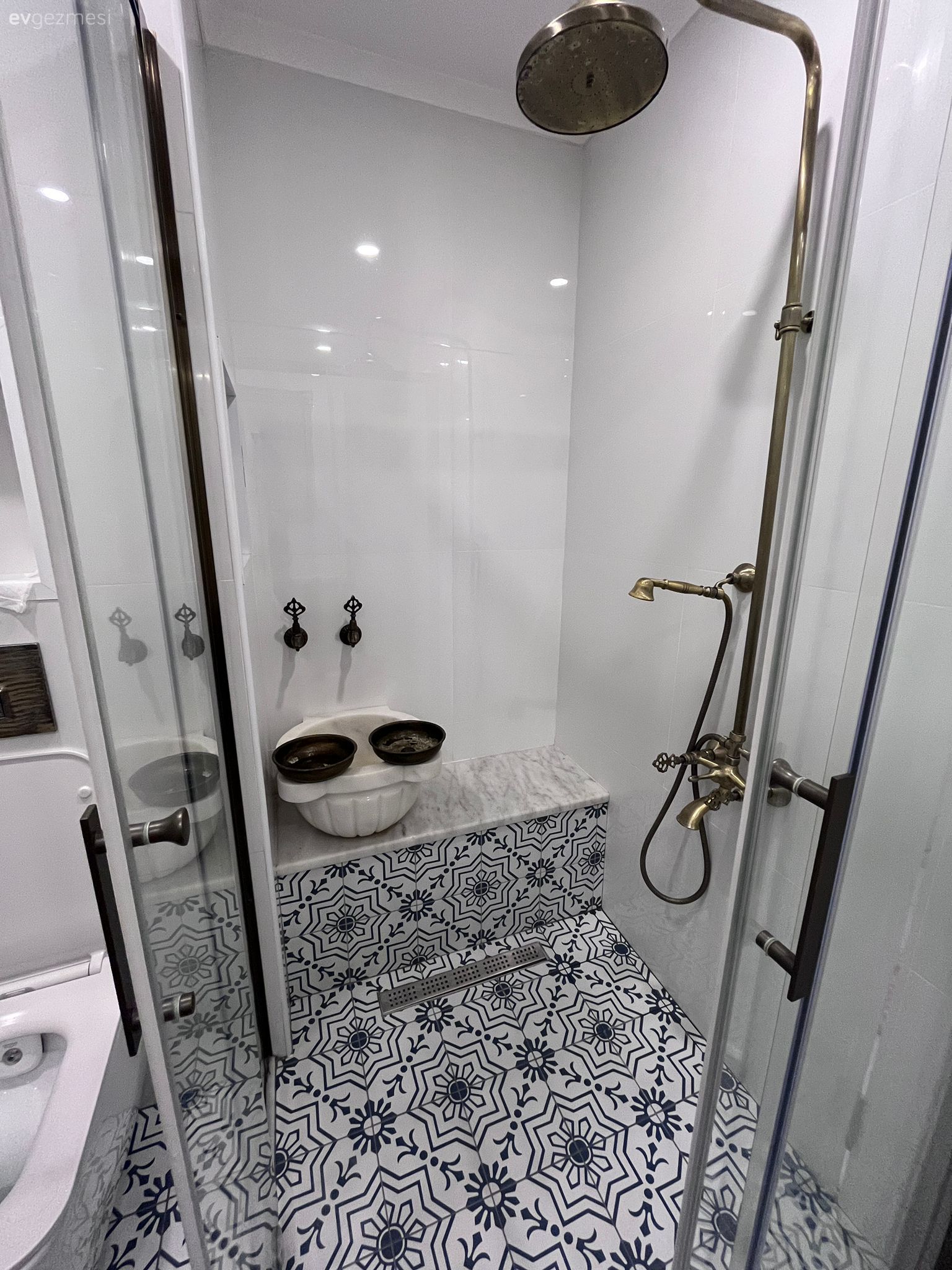 Banyo, Beyaz, Siyah, Duşakabin, Banyo seramikleri, Banyo aksesuarları