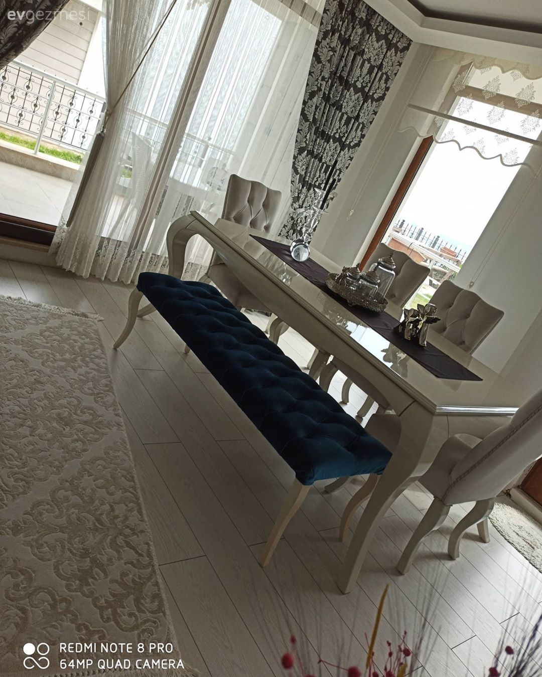 Denize Bakan Bu Giresun Evinde Duvarlar 