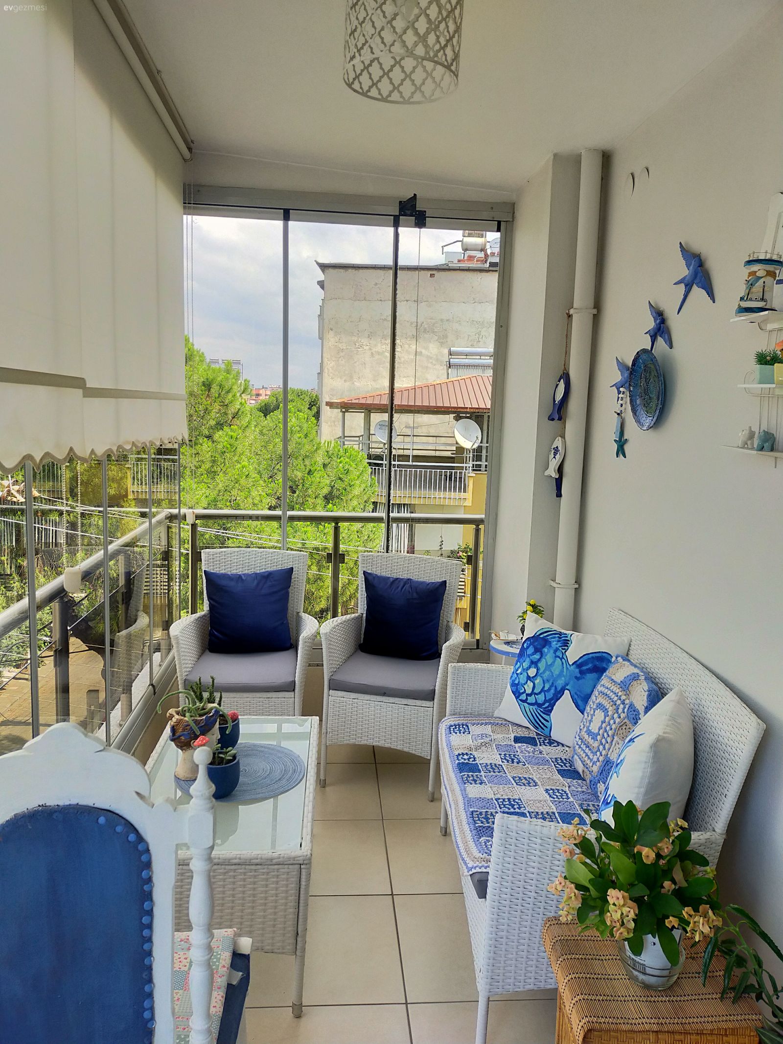 Güneş Alan Balkona Gölgelik Alan Sağlamanın Farklı Yolları!