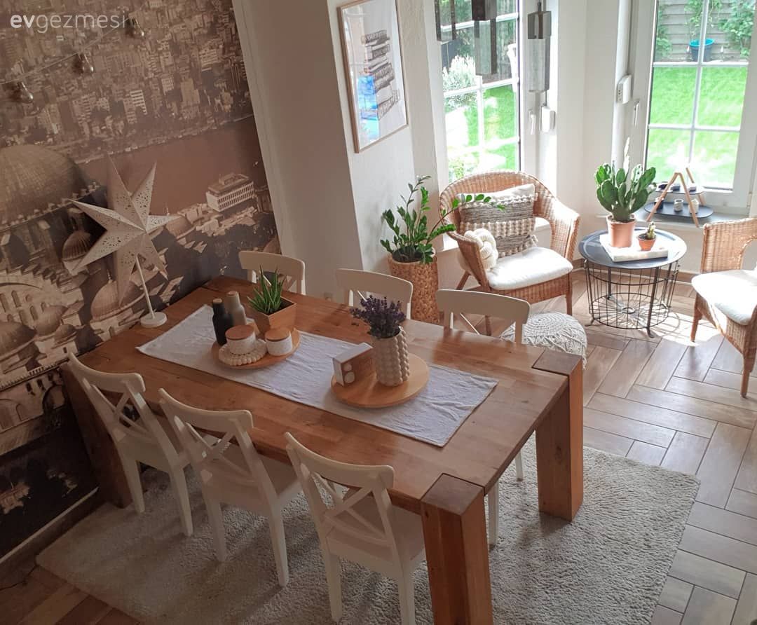 Yemek Odası, Duvar kağıdı, Duvar dekorasyonu, Ahşap masa, Yemek masası, Sandalye, Fener, Ev Aksesuar, Halı, Berjer, Ev bitkisi