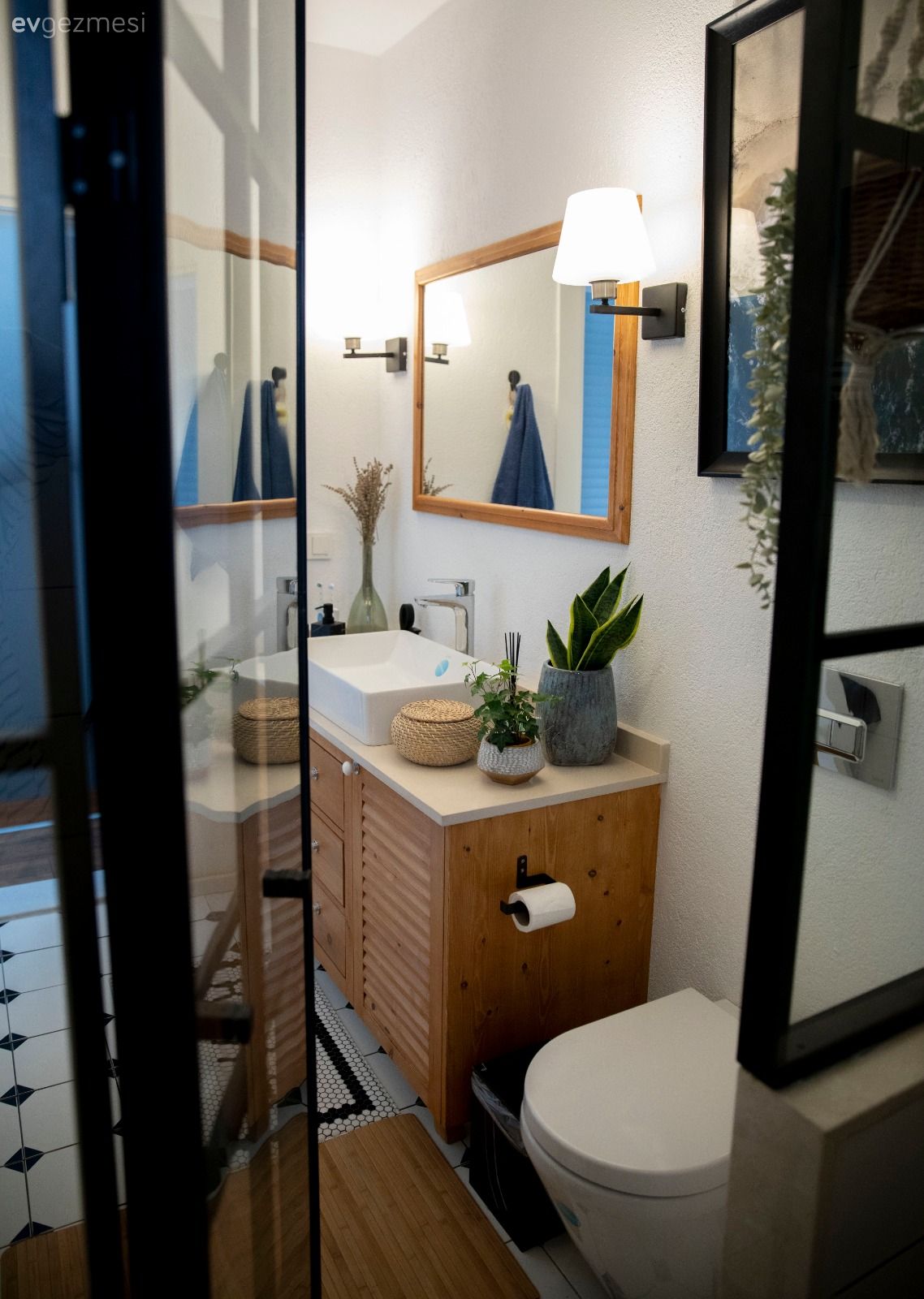 Bu Bodrum Evinin Demirbaşları Ahşap, Hasır ve Bitkiler