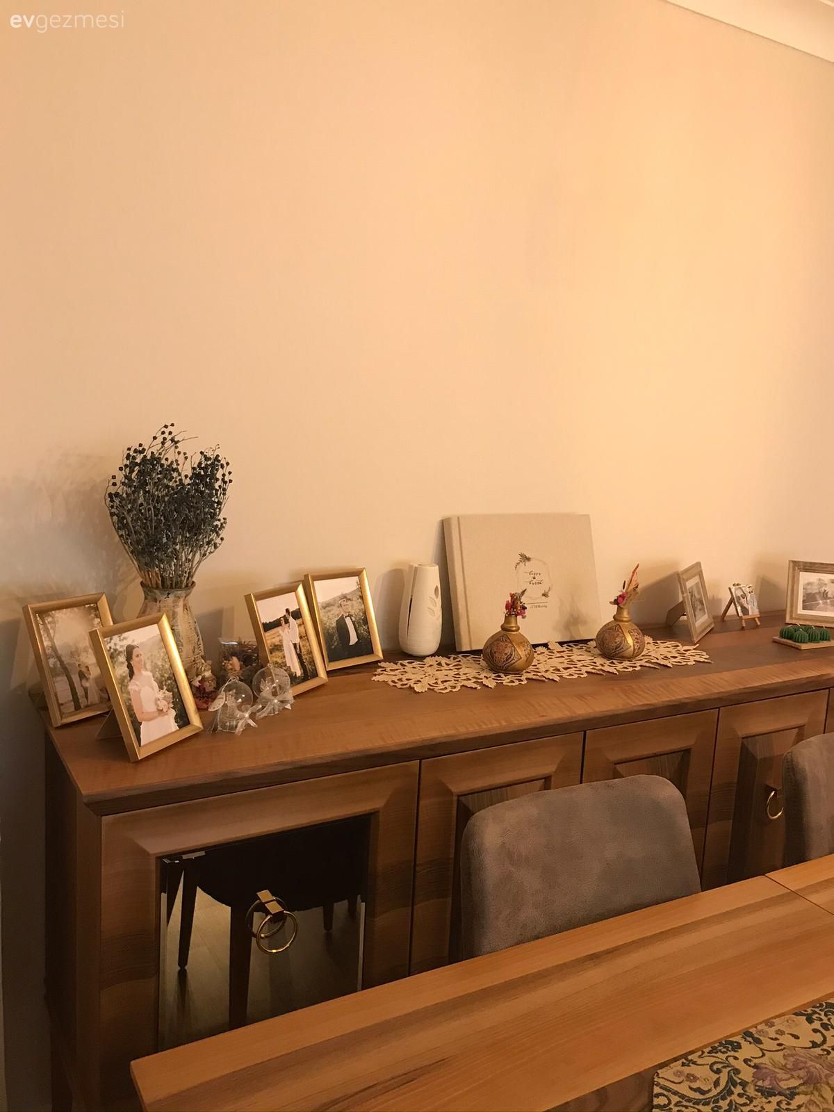 Balkon, Konsol üzeri dekoratif objeleri, Çerçeve