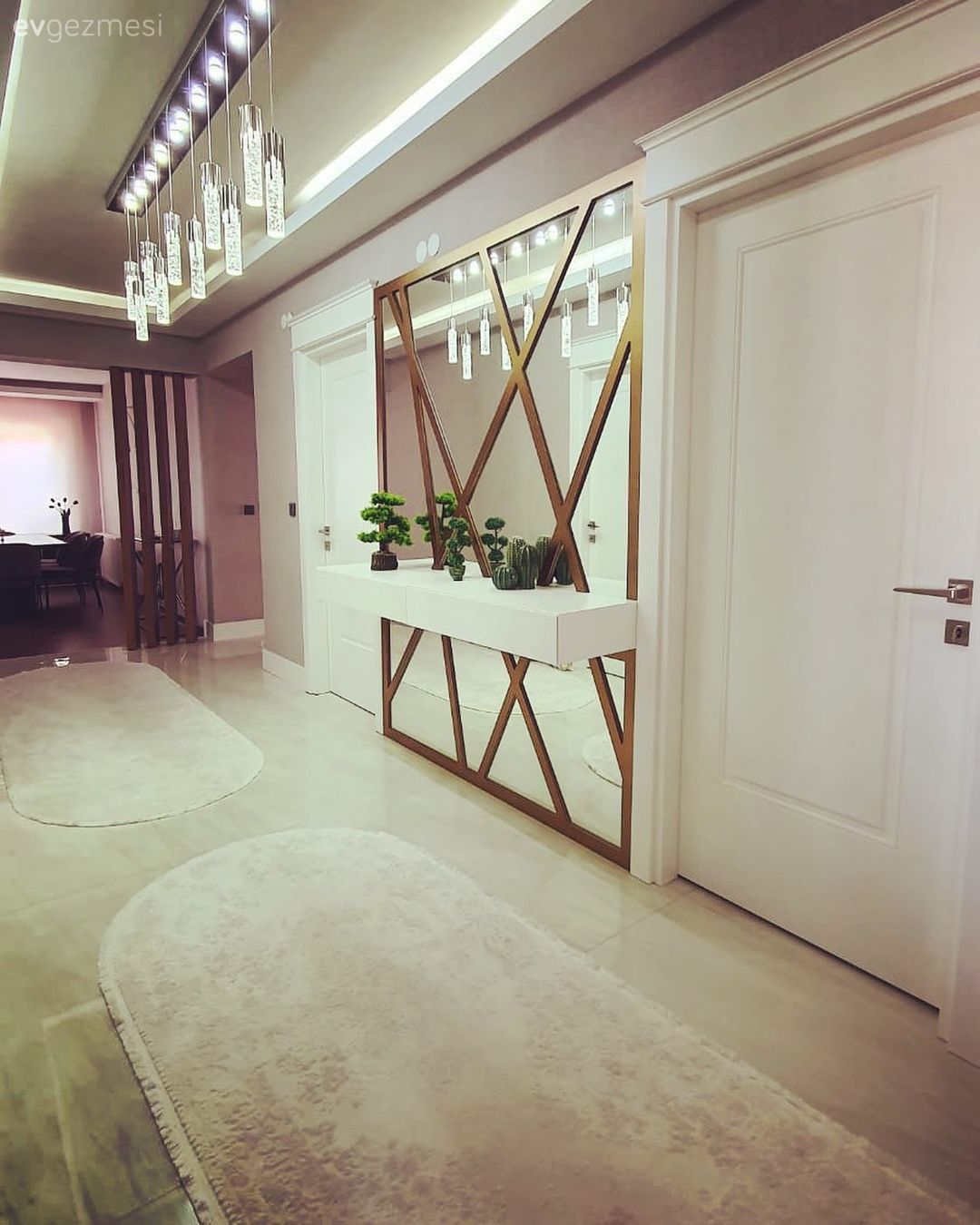 Antre, Dresuar, Ayna, Beyaz, Altın, Led aydınlatma, Aydınlatma, Antre halısı, Zemin seramikleri