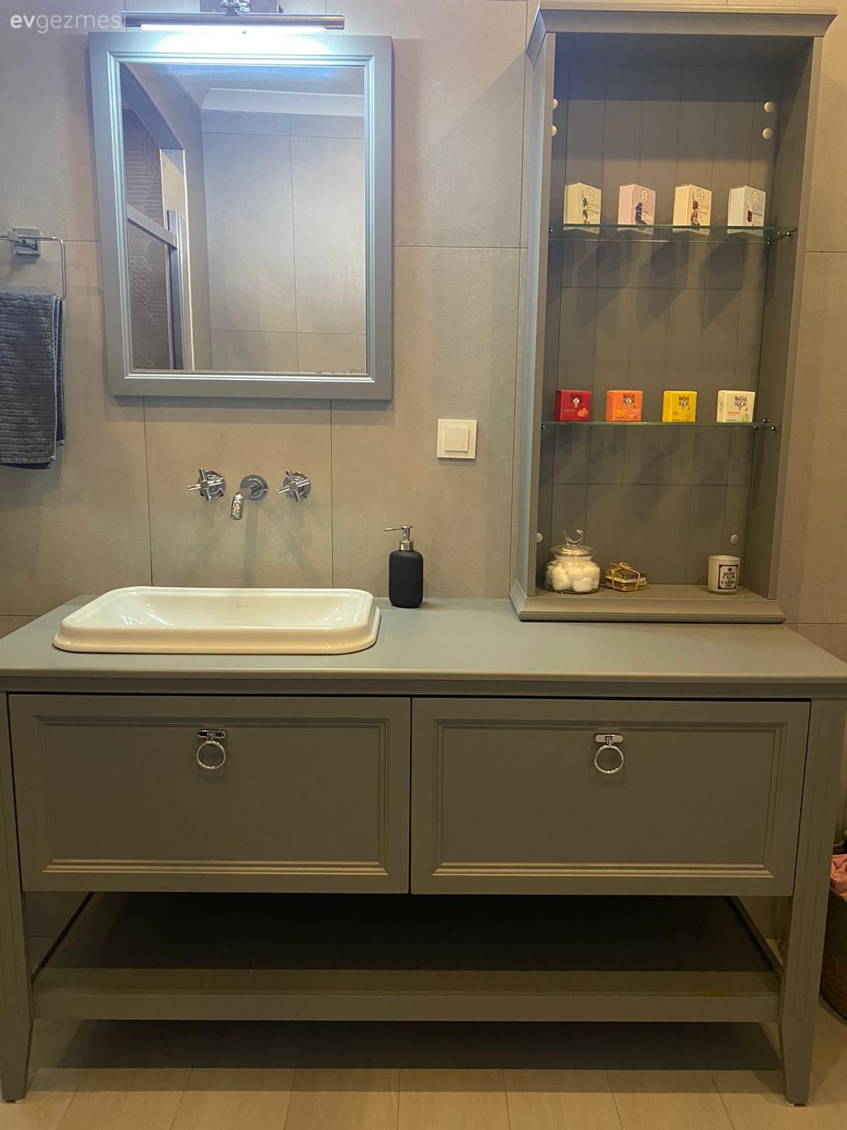 Banyo, Beyaz, Gri, Banyo dolabı, Banyo aynası