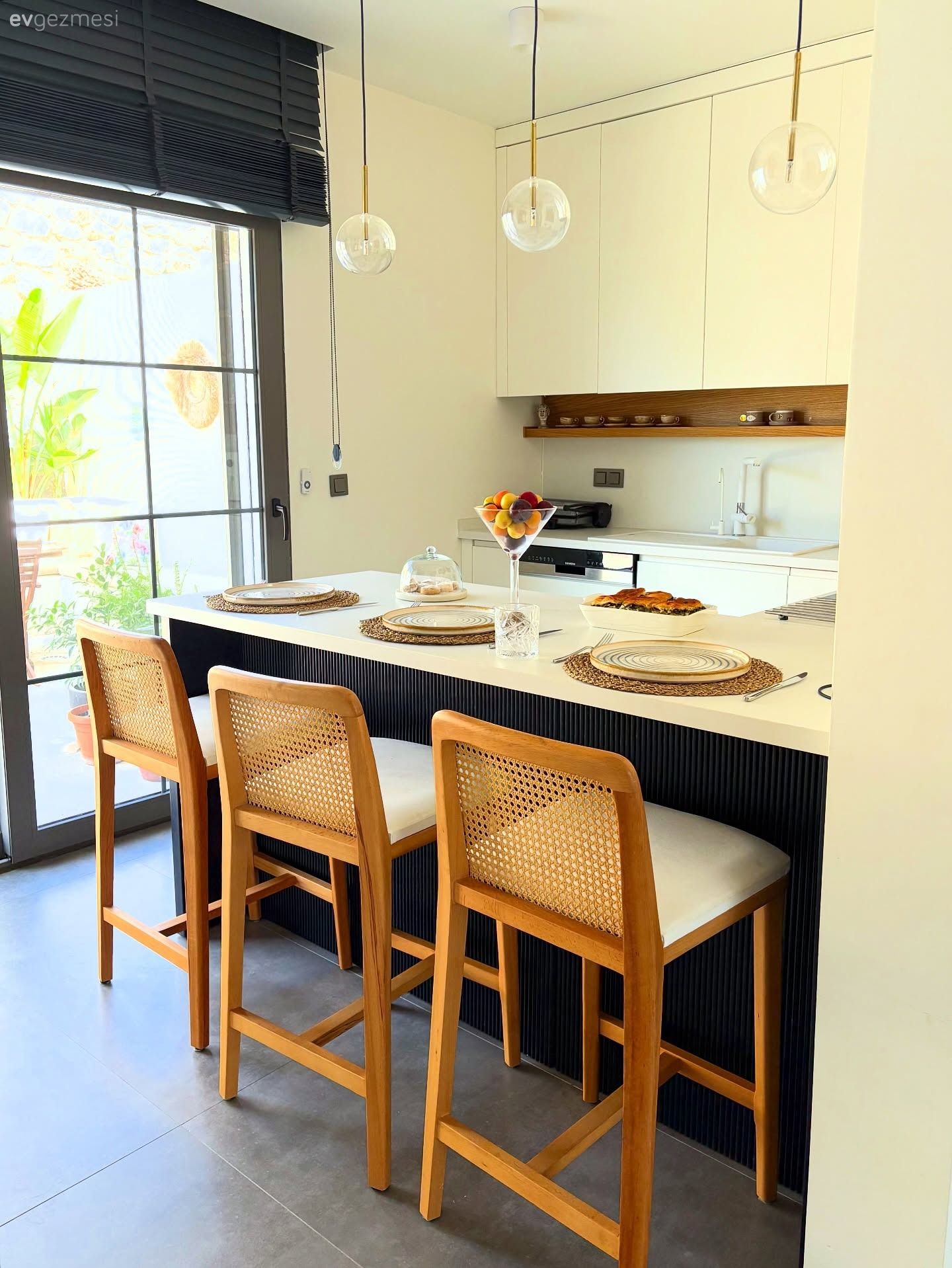 Mutfak, Amerikan Mutfak, Beyaz, Krem, Ahşap Mobilya, Hazeran, Mutfak perdesi, Mutfak Avize Modelleri, Mutfak sandalyesi, Mutfak zemin seramikleri, Mutfak aksesuarları