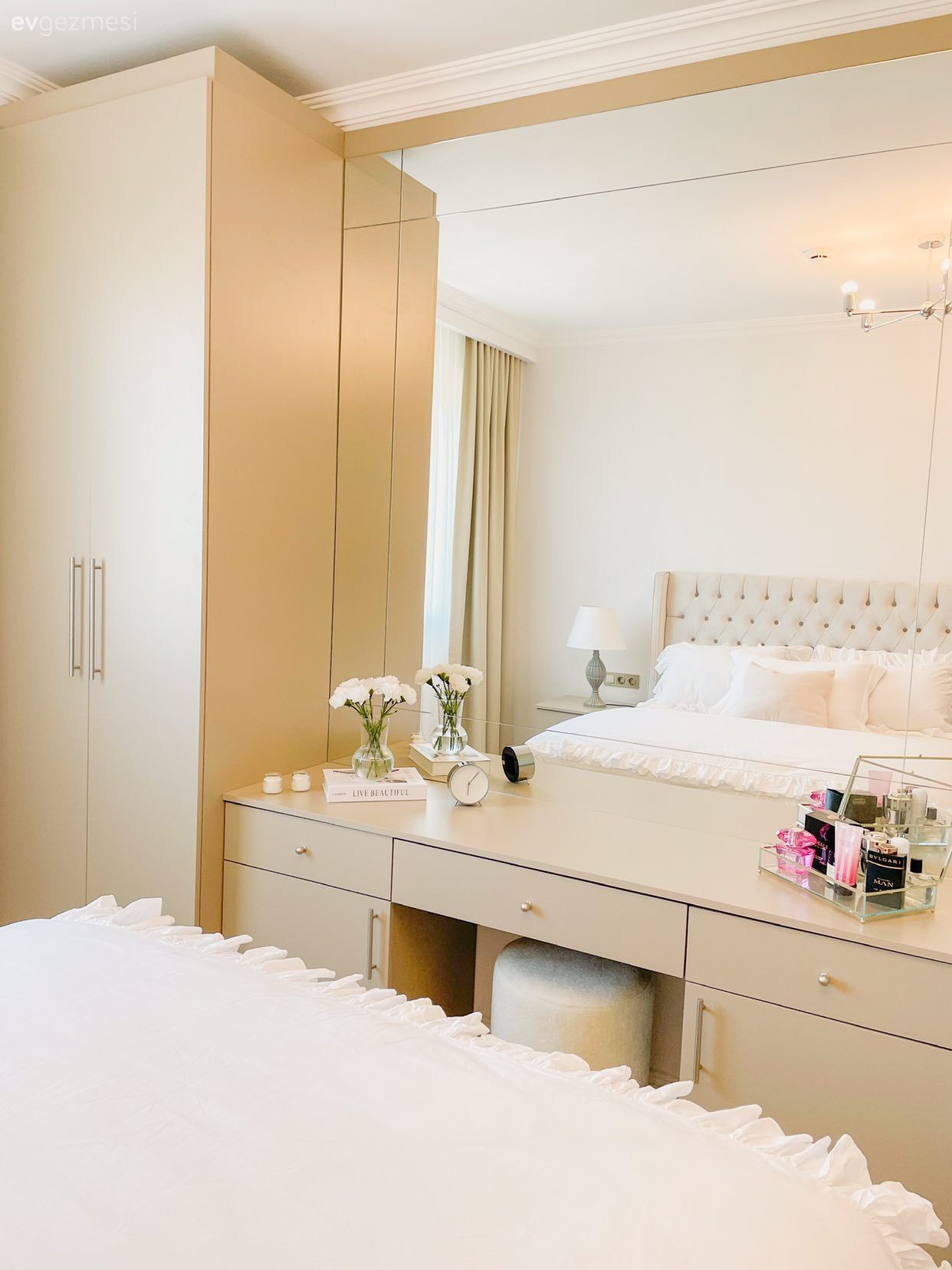 Yatak Odası, Beyaz, Vizon, Makyaj masası, Makyaj aynası, Yatak örtüsü