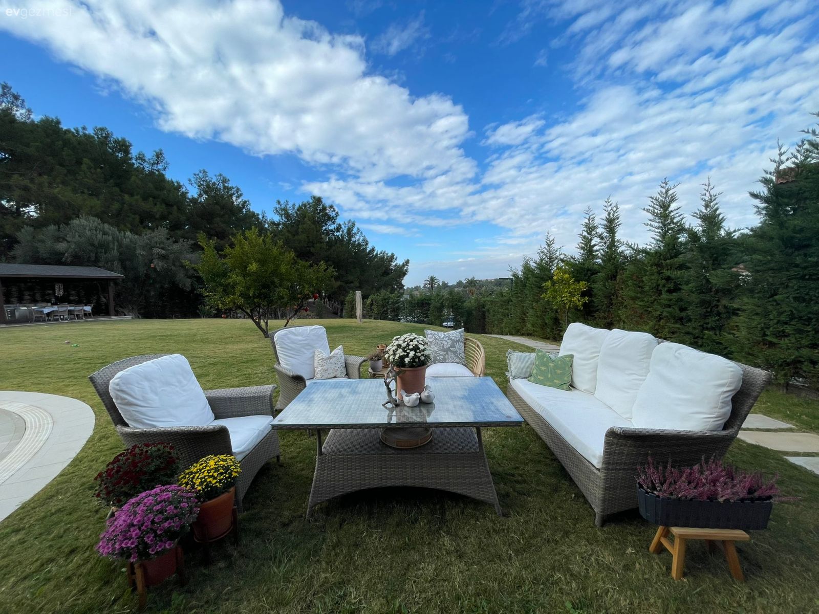 Doğa Ananın Kucağındaki Bu Urla Evi Doğal Olana Meyilli!