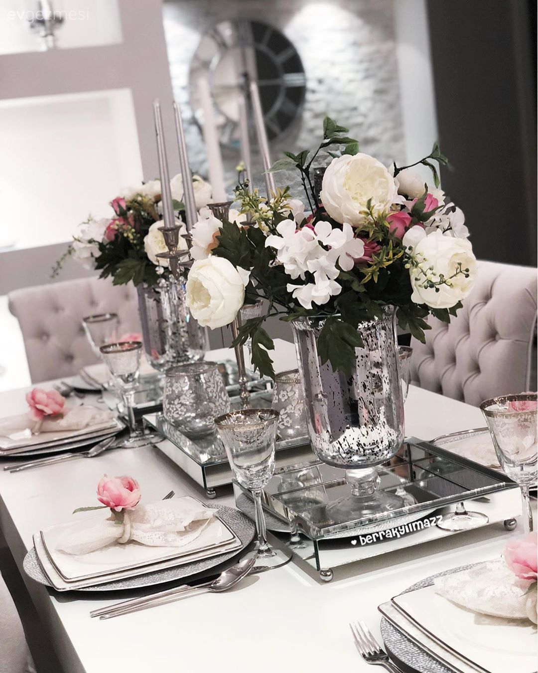 Siyah ve Beyaz Ortaklığı, Bu İstanbul Salonuna Çok Yakışmış!