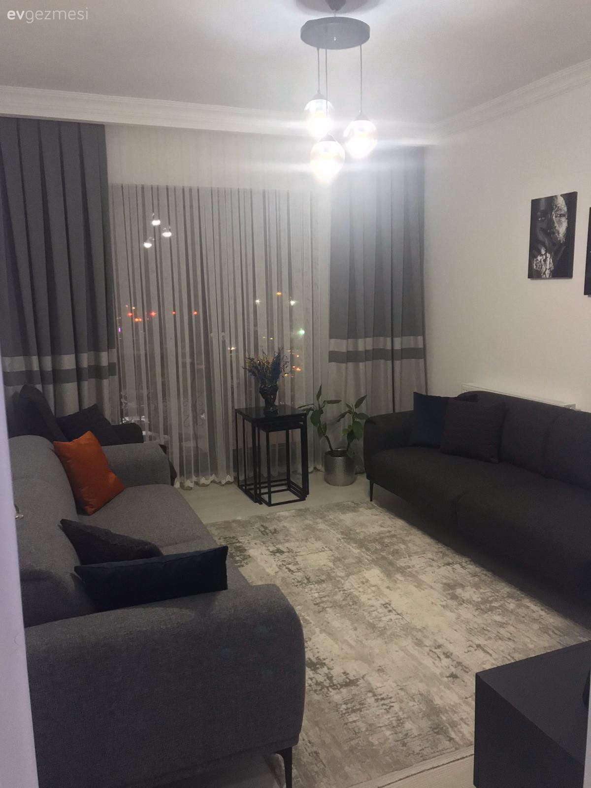 Oturma Odası, Antrasit  , Krem, Gri, Fon perde, Perde, Tül perde, Koltuk takımı, Halı, Tablo, Duvar dekorasyonu