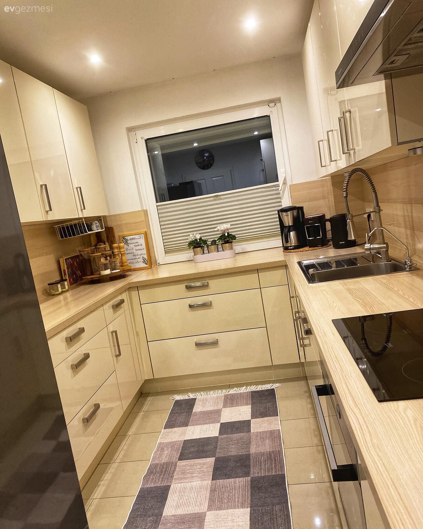 Mutfak, Beyaz, Siyah, Krem, U-tipi mutfak, Ankastre, Mutfak tezgahı, Mutfak tezgah arası, Tezgah arası seramik