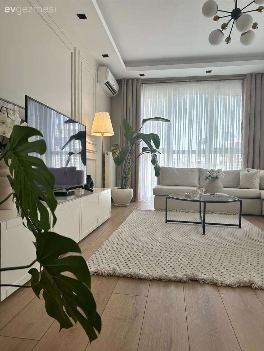 Bu İstanbul Evinde Açık Renkler ve Cam Yüzeyler Ferahlık Kaynağı!