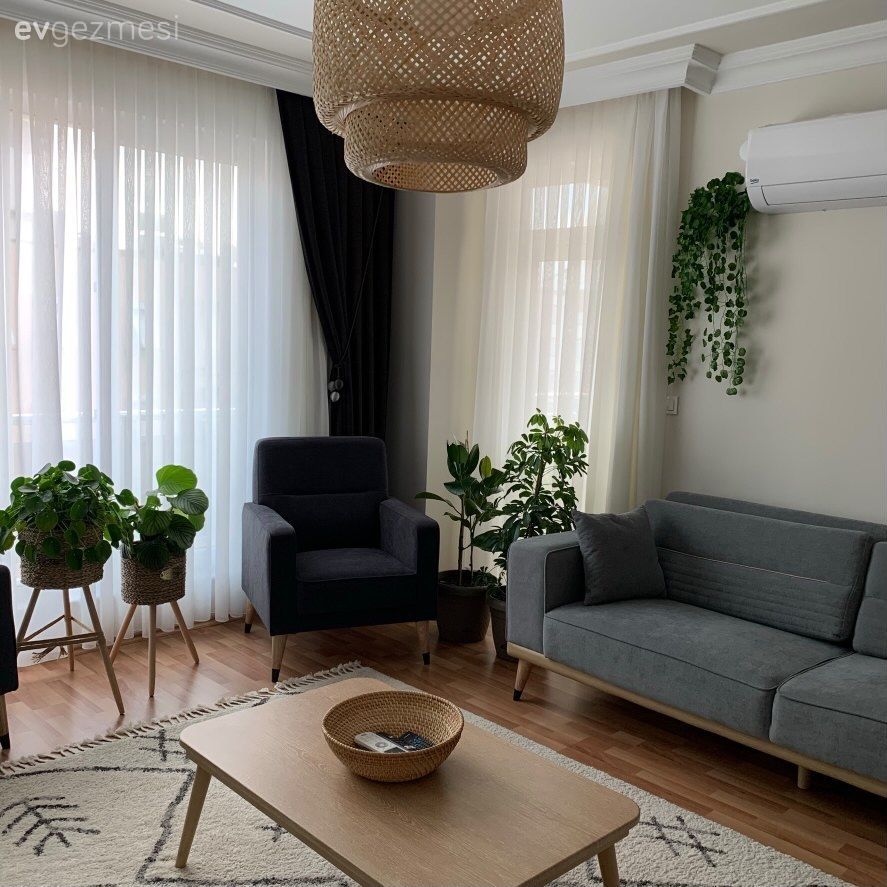 Salon, Modern, Gri, Antrasit  , Beyaz, Krem, Füme, Fon perde, Perde, Tül perde, Ev bitkisi, Koltuk takımı, Halı, Salon halısı, Orta sehpa, Sehpa, Geometrik desen, Desenler, Hasır avize, Berjer