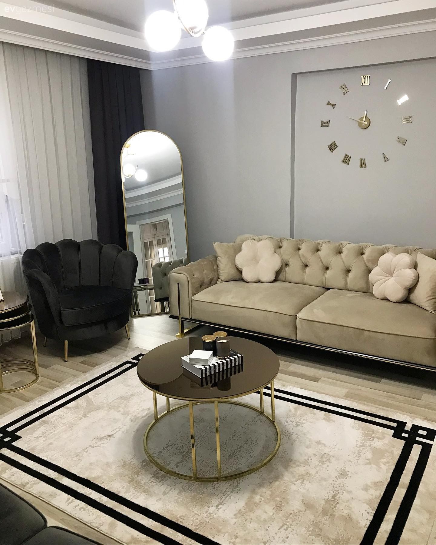 Bu Ankara Evinde Şıklığın Yolu Altın Yansımalarından Geçiyor