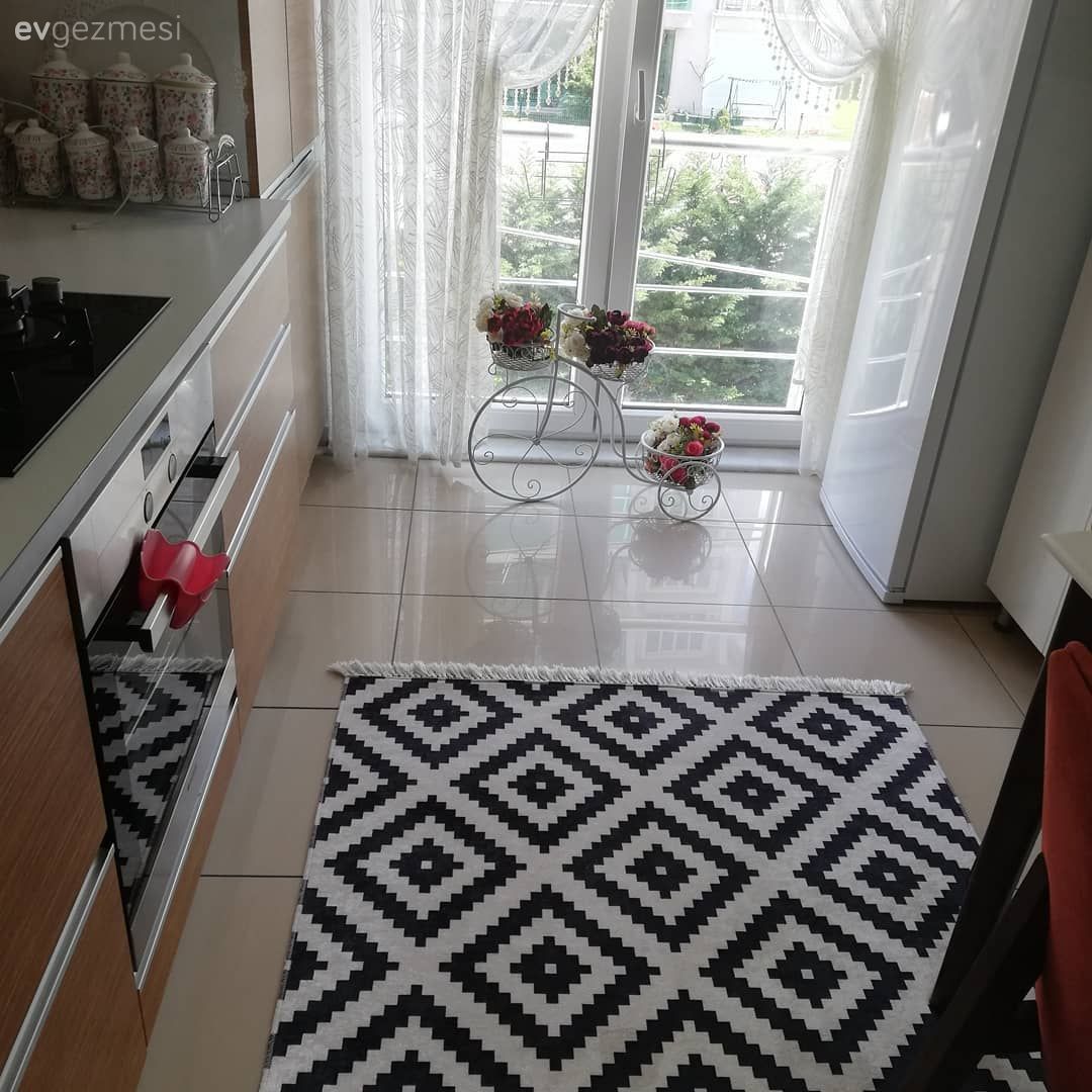 Bu Ev Klasik Stili ve Güçlü Renkleriyle Çok Şık