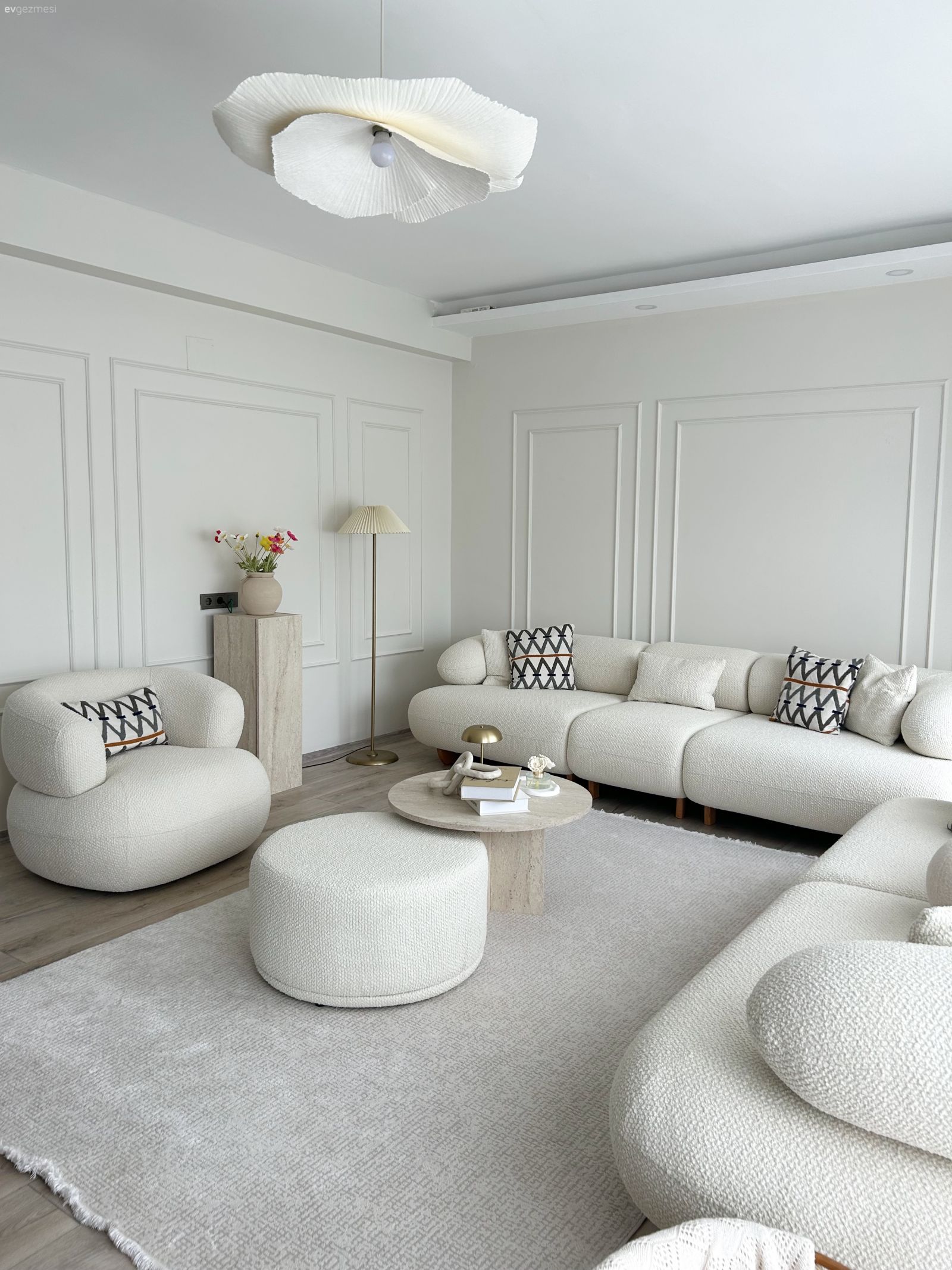 Bu Ferah Evde Çocuk Sayısı Beyaz Sevgisine Engel Olmamış