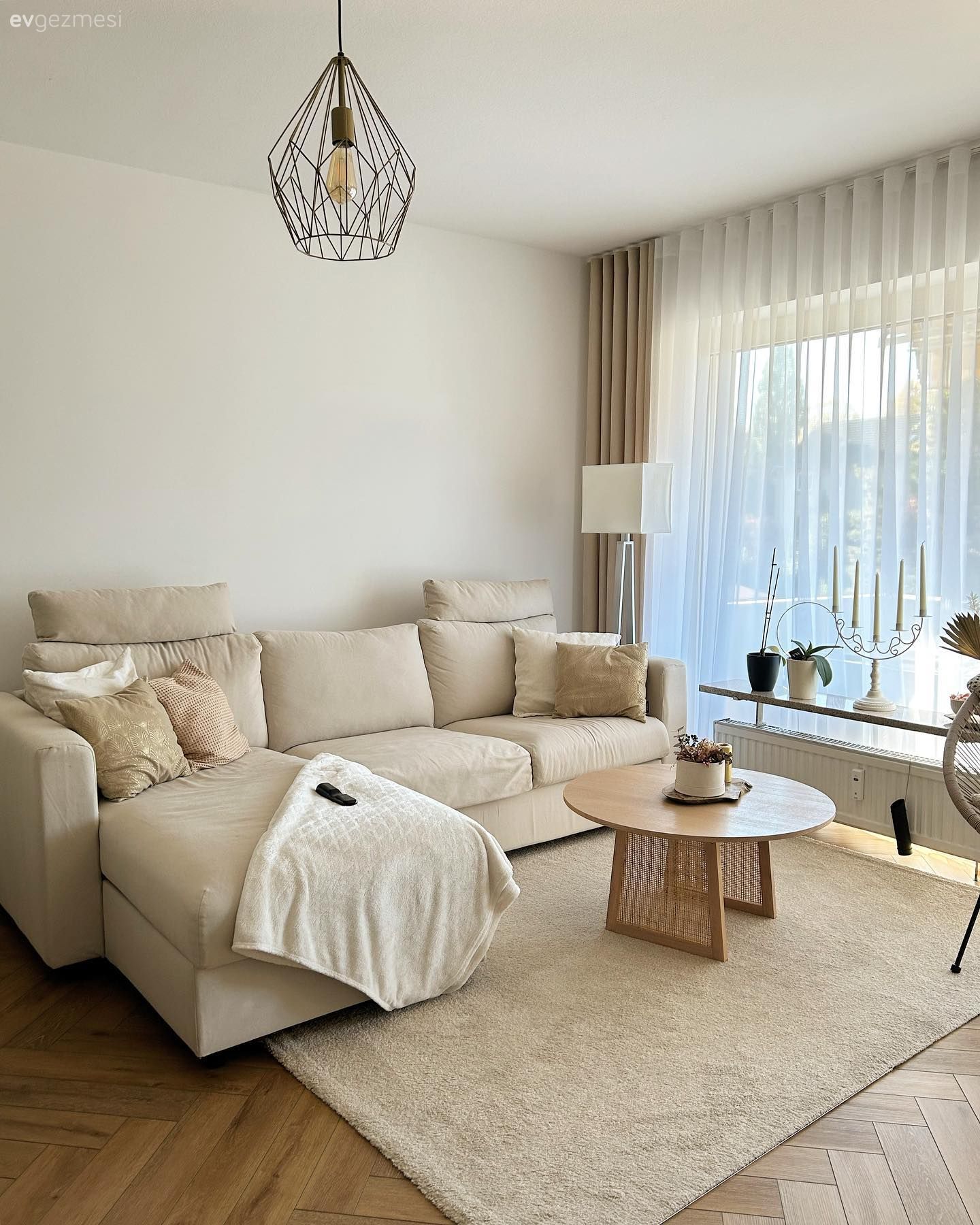 Bu Sakin Dekor Gözü Yoracak Her Şeyden Uzak Kalmış!