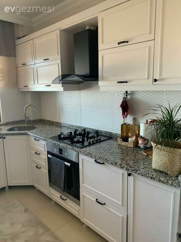 Monoton Yüzünden Boya İle Kurtulan Bu Mutfak Şimdi Çok Ferah