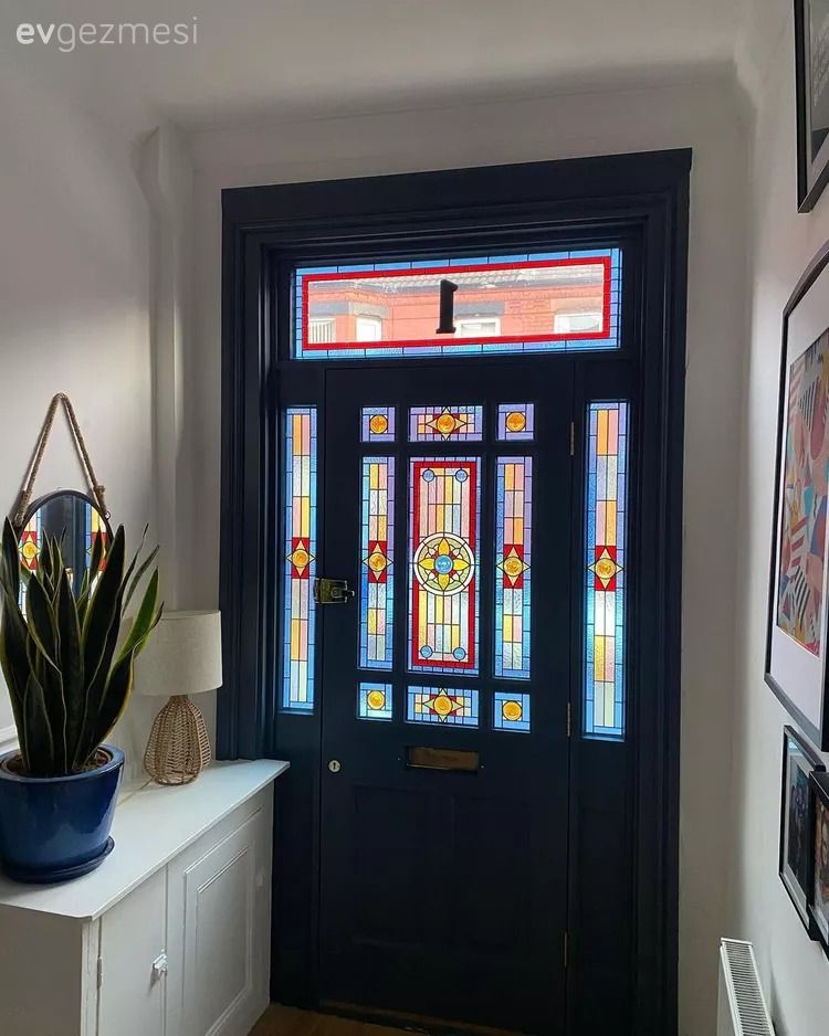Farklı Odalara Çok Yakışan 15 Vitray Pencere Modeli