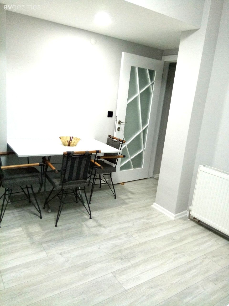 Mutfak, Mutfak masası, Sandalye, Beyaz, Siyah