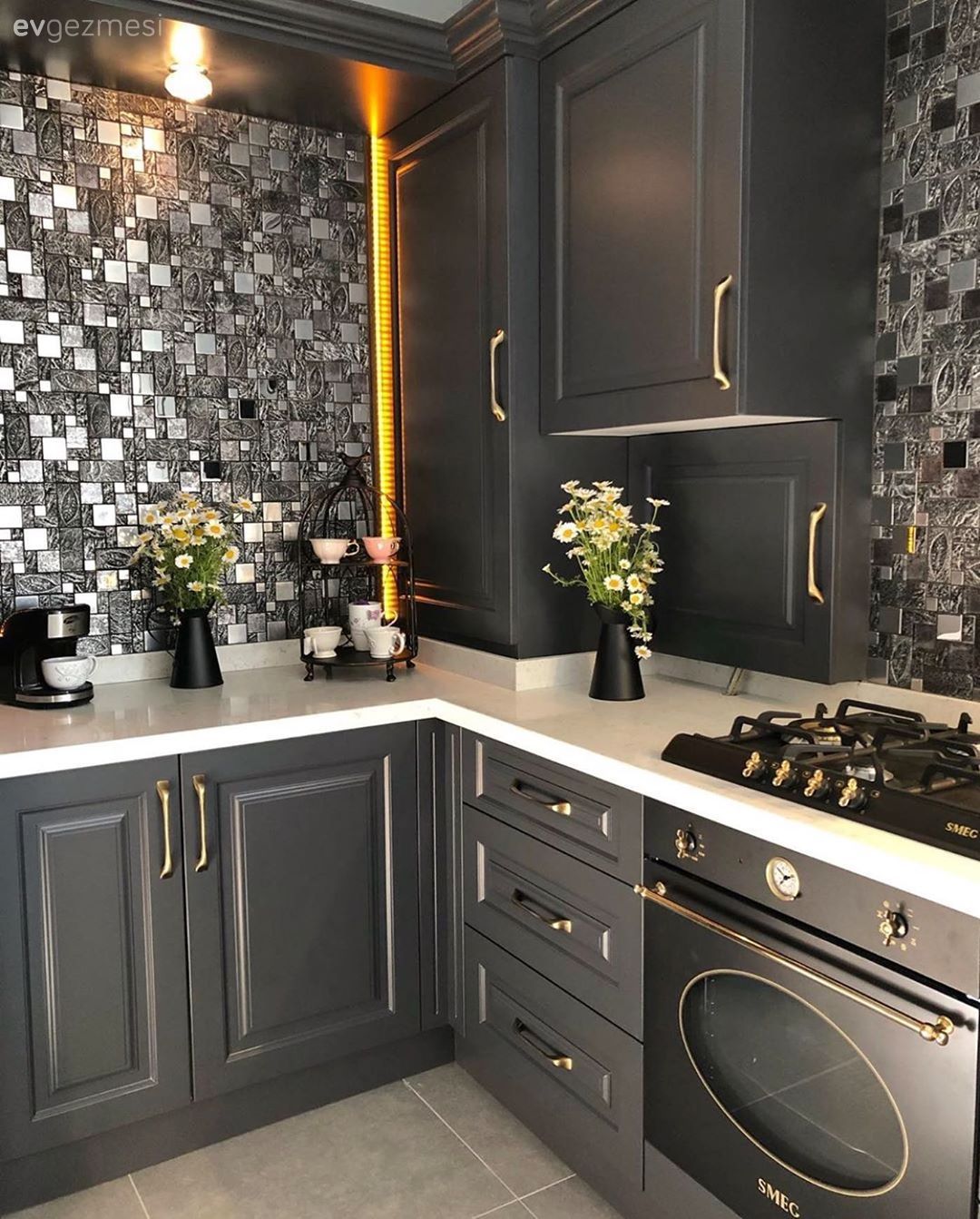 Bu Apartman Dairesi 10. Kata Bahçeli Bir Ev Hissini Taşımış