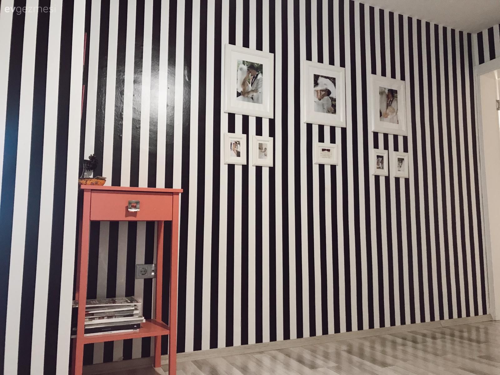 Çizgili duvar kağıdı, Antre, Siyah, Kırmızı, Dresuar, Çerçeve, Tablo, Duvar dekorasyonu