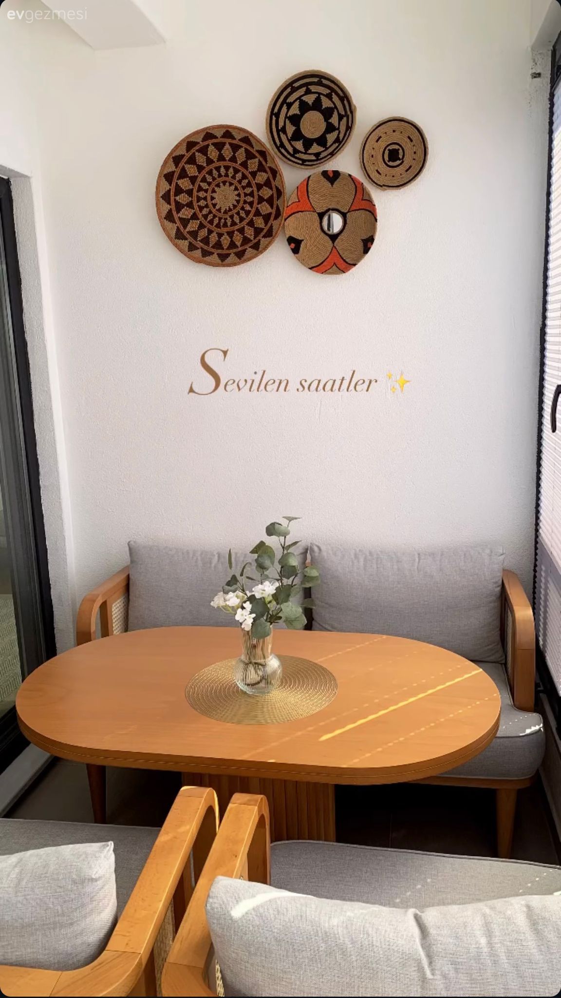 Bursa'daki Bu Mutfakta Beyaz Koltuklar Özel Tasarımlarla Desteklenmiş!