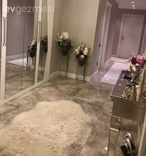 Bu Sofistike ve Şık Evin Zamansız Bir Tasarımı Var